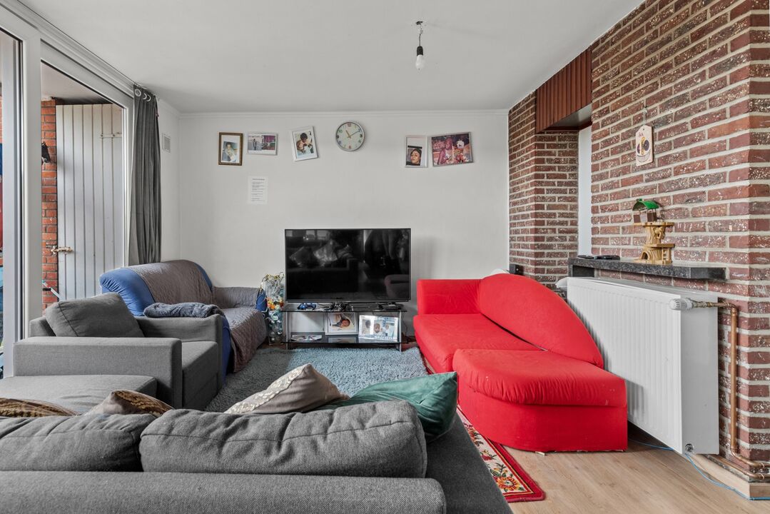 Lichtrijk 2 slaapkamer appartement  met garage gelegen aan het station van Deinze.  foto 2