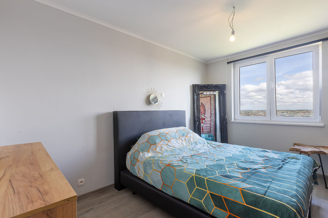 Gerenoveerd twee slaapkamer appartement met zeezicht! foto 10