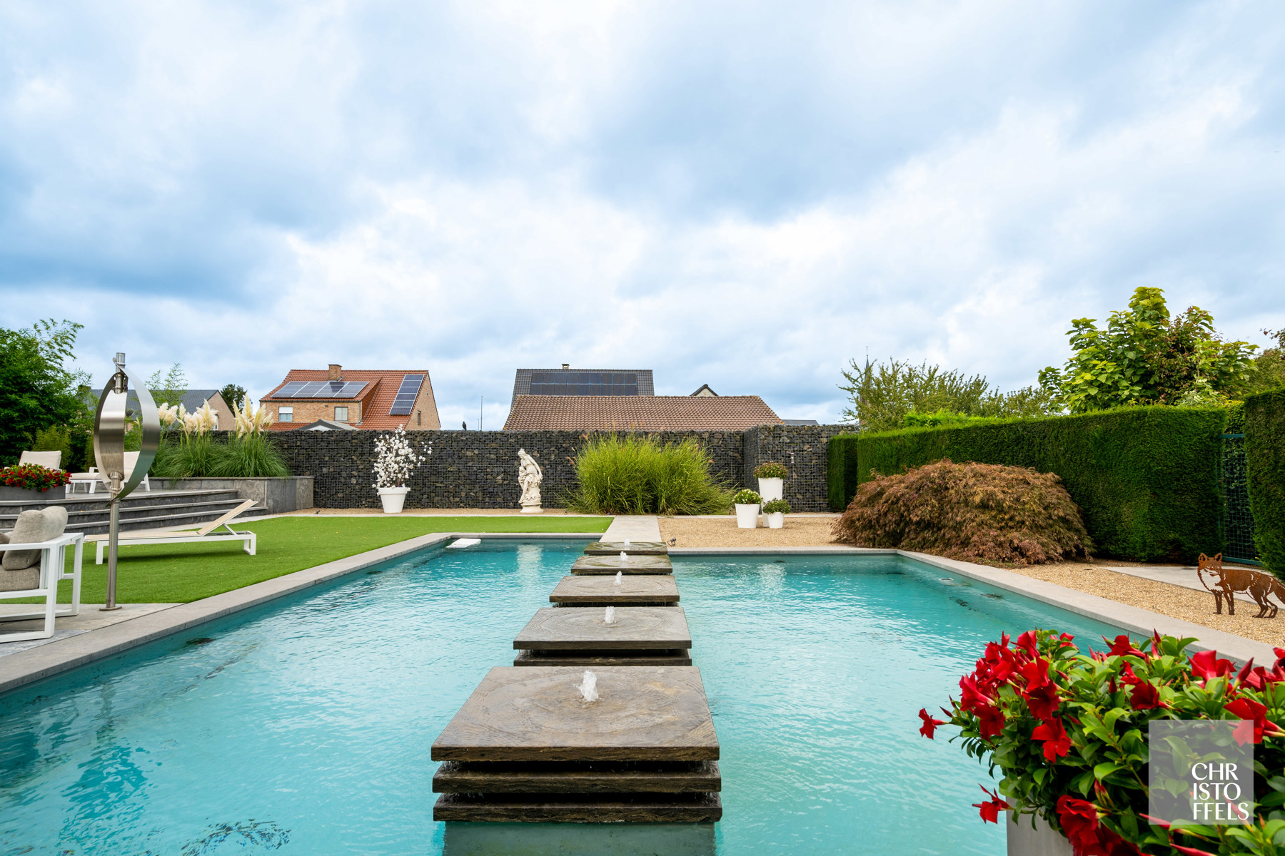 Exclusieve villa met verwarmd zwembad op een perceel van 2.295m²!  foto 2