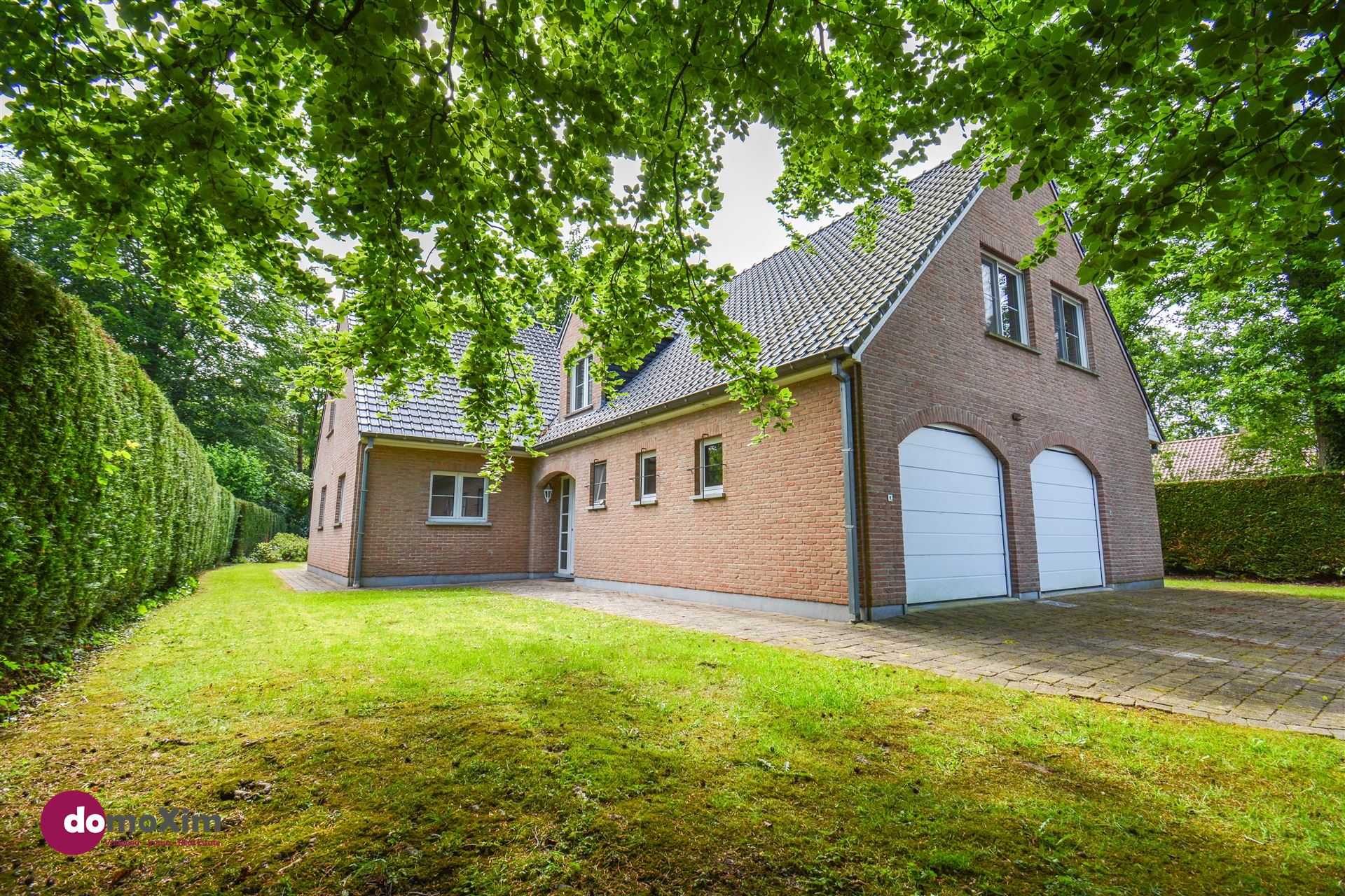 Klassieke villa met 350m² bewoonbare oppervlakte in de wijk 'Ter Bronnen' in Kampenhout foto 2