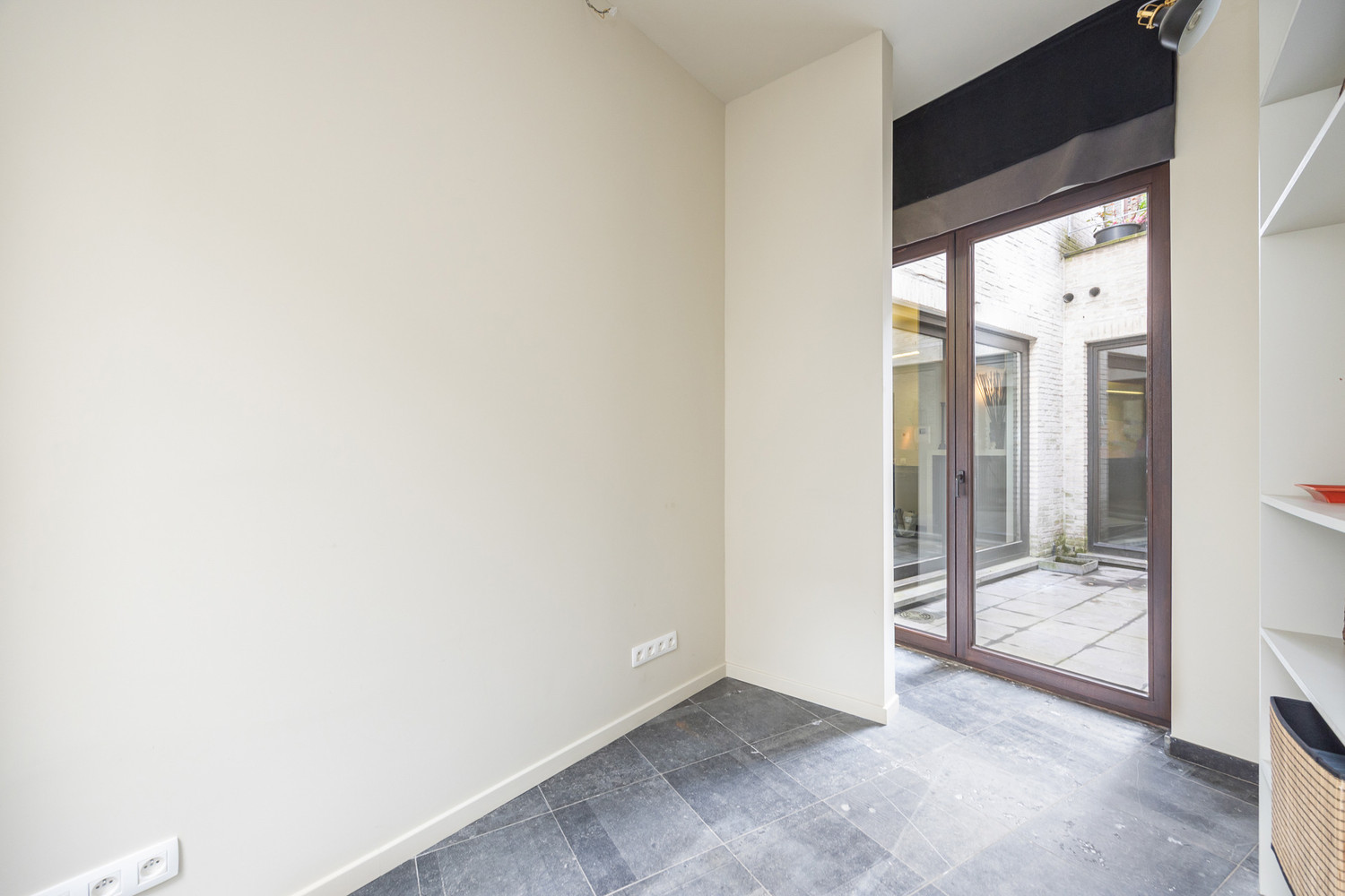 Gelijkvloers appartement  101m² met buitenruimte 20m² en ruime kelder op toplocatie aan het Mechelseplein in hartje Antwerpen foto 13