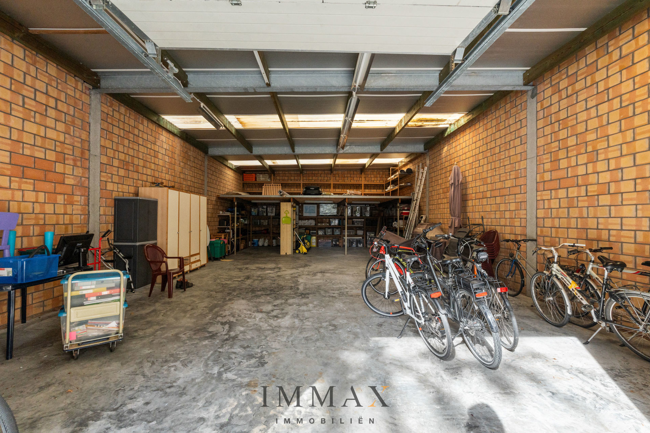 Instapklare opbrengsteigendom met kantoorruimte/appartement met 4slpks/magazijn/parking op topligging | Brugge (Sint-Andries) foto 9