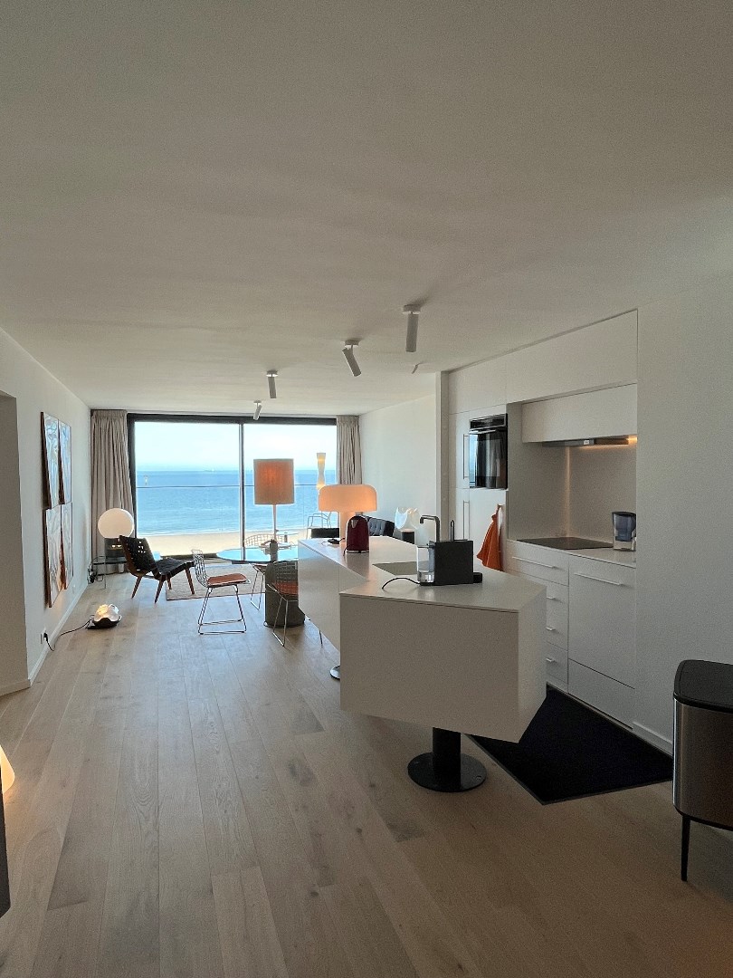 Modern appartement in een vernieuwde residentie op de Zeedijk van het Zoute nabij het Driehoeksplein foto 3