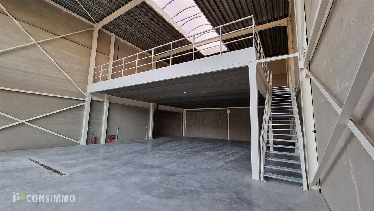 Nieuwbouw showroom met opslagruimte KMO-unit te huur in Nieuw KMO-project "HiSupPort"-site aan het Albertkanaal foto 2