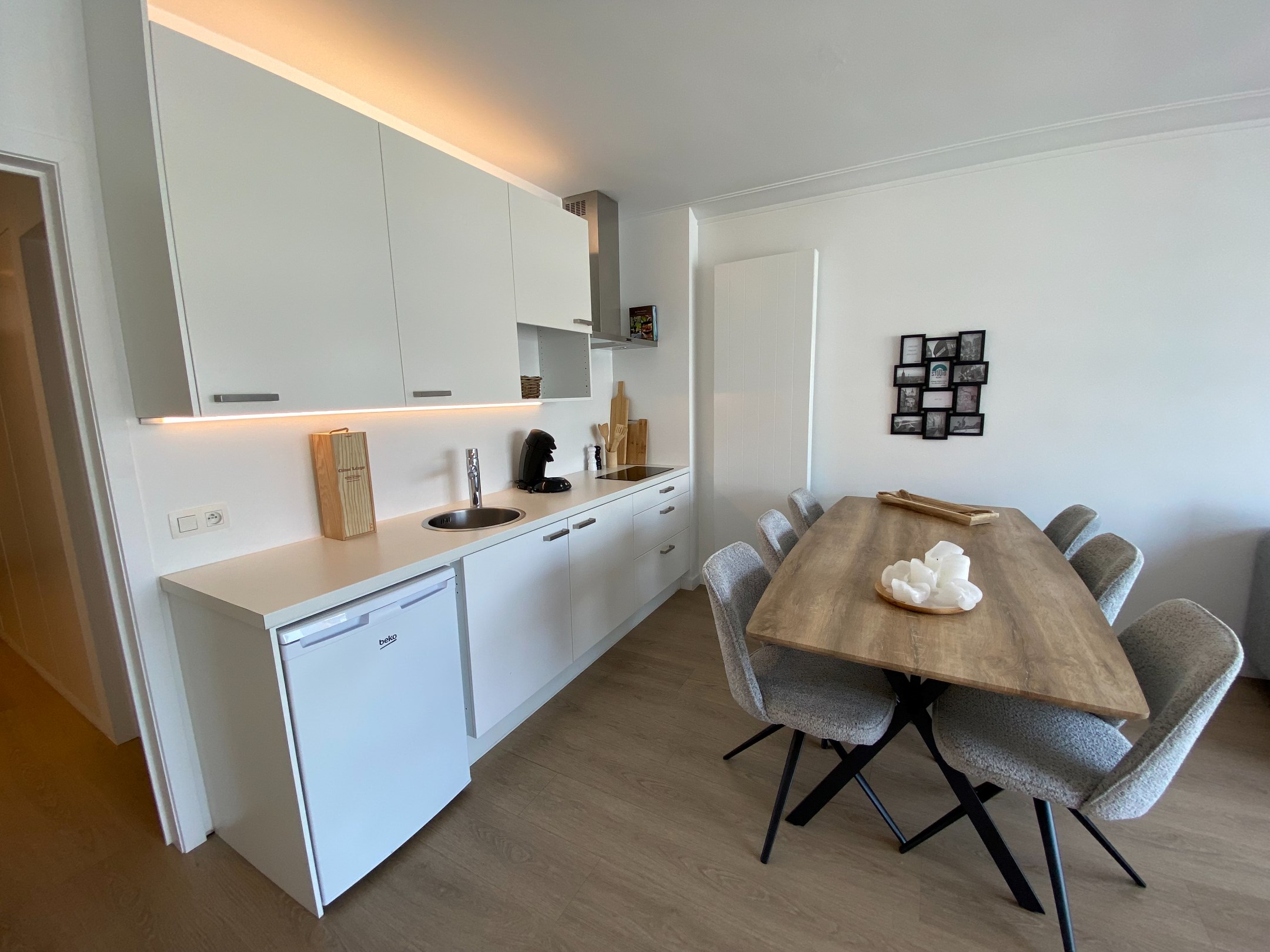 GEMEUBELD - Modern ingericht 1-slaapkamer appartement gelegen in de Lippenslaan te Knokke. foto 4