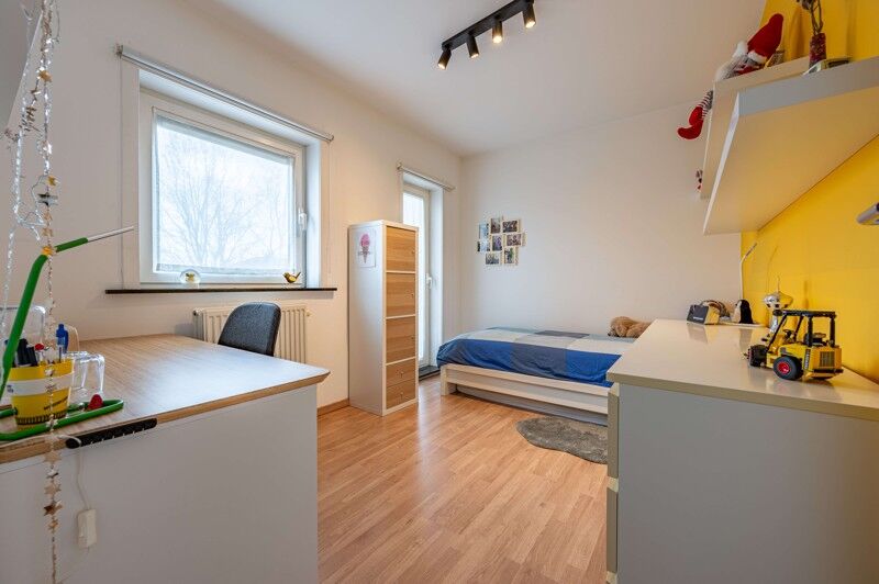 Prachtige halfopen moderne woning met 4 slaapkamers TE KOOP in Mariakerke! foto 10