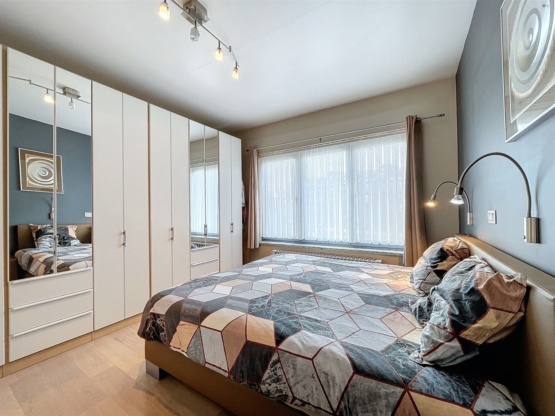 Prachtig 3 slaapkamer-appartement nabij hartje Sint-Niklaas foto 7