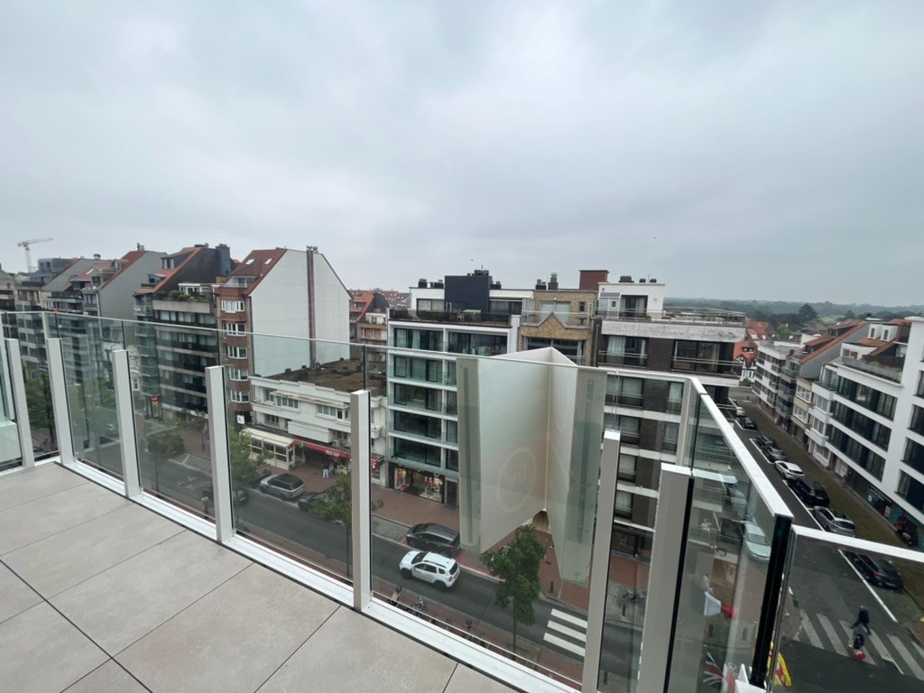 ONGEMEUBELD - Nieuwbouw appartement met 2 slaapkamers gelegen op de Lippenslaan te Knokke (integraal geschilderd). foto 3