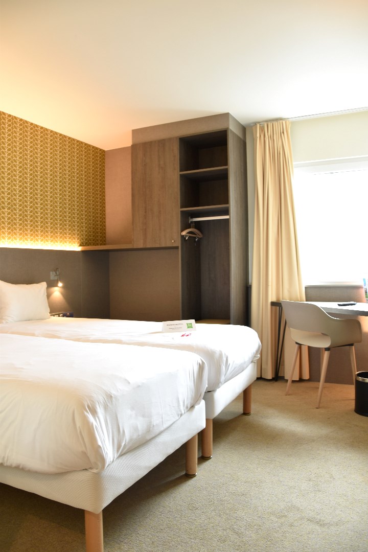 Hotelkamer met aparte badkamer in 'Ibis Style" Kortrijk te koop foto 2