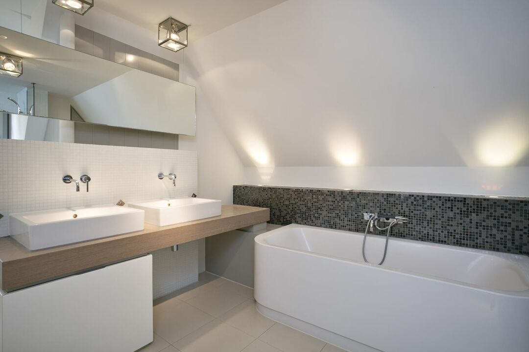 BRASSCHAAT - Ruime luxueuze villa met 5 slaapkamers en 4 badkamers op domein van 1,3 ha. foto 22