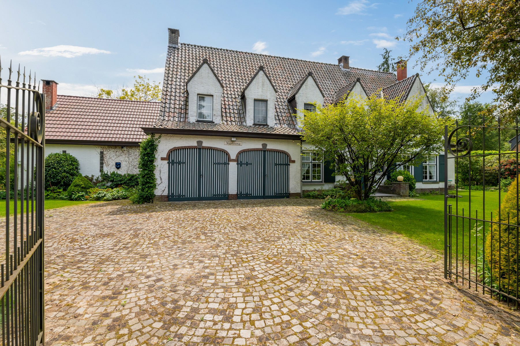 Prachtige ruime villa in een rustige en groene omgeving foto 1