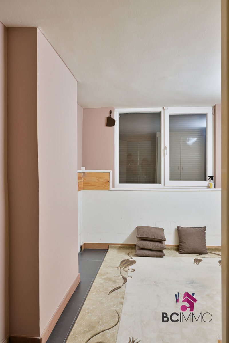 Handelswoonst met een triplex appartement te koop in Genk foto 22