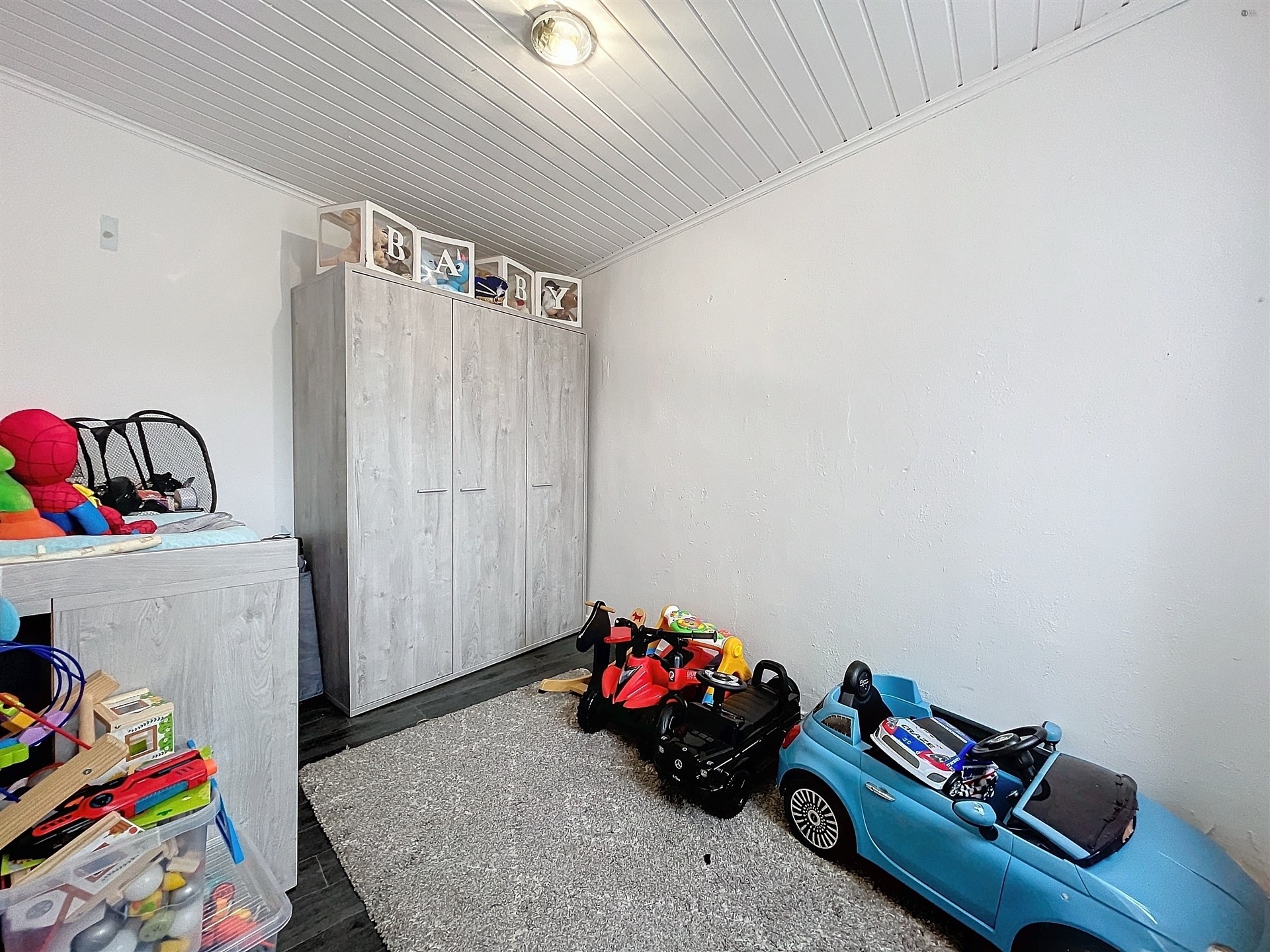 Op te frissen 5 slaapkamer woning met garage in het centrum van Sint-Niklaas. foto 9