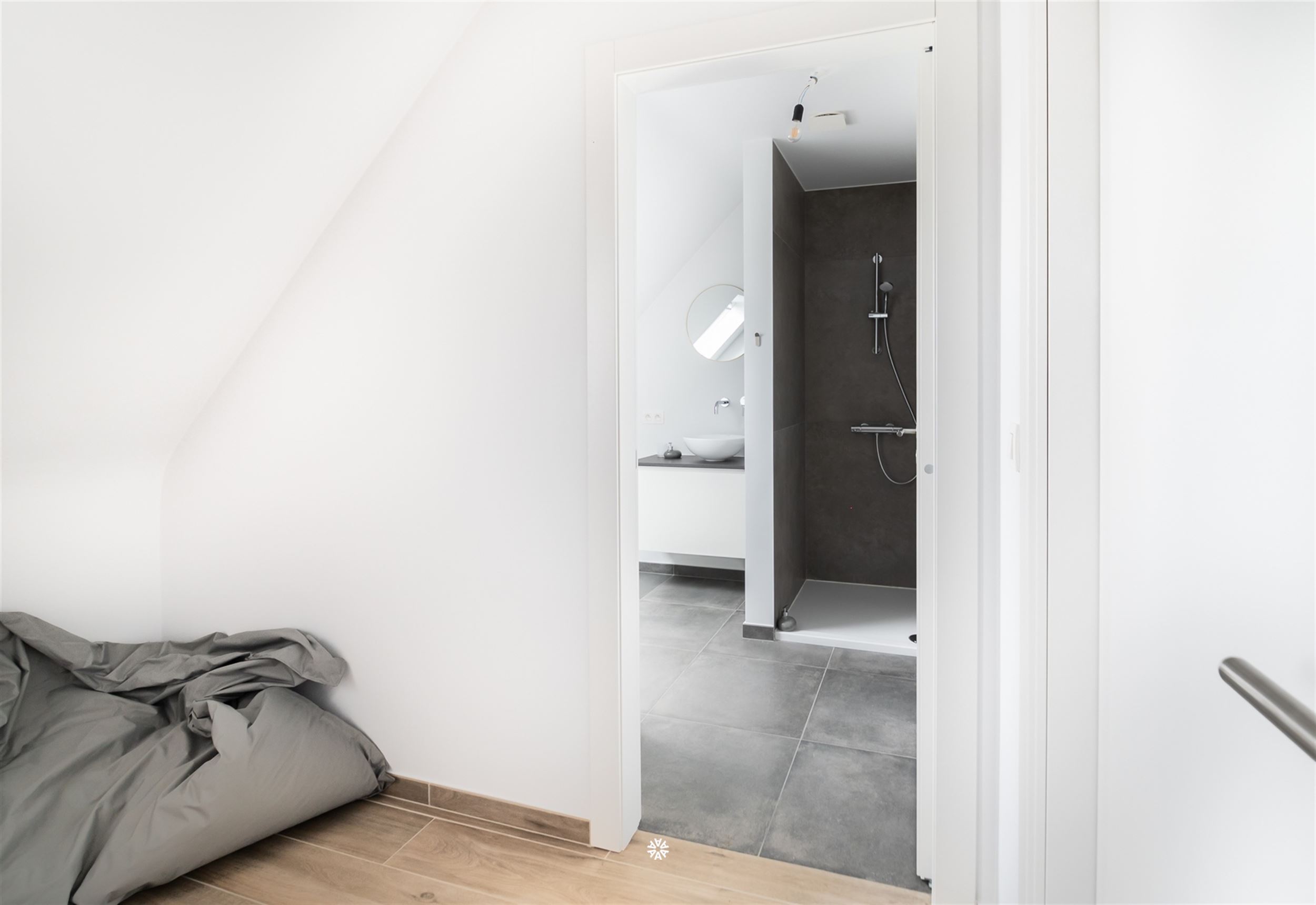 Sint-Niklaas - Luxe penthouse appartement met dubbele garage. foto 20