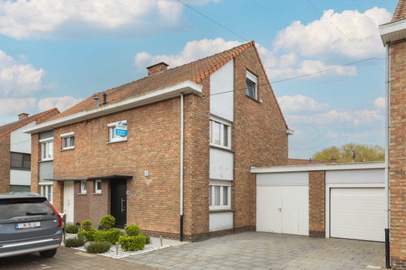 Roeselare : Toffe gezinswoning met 4 slaapkamers, grote garage en zuid gerichte tuin. Opp 243 m² foto 1