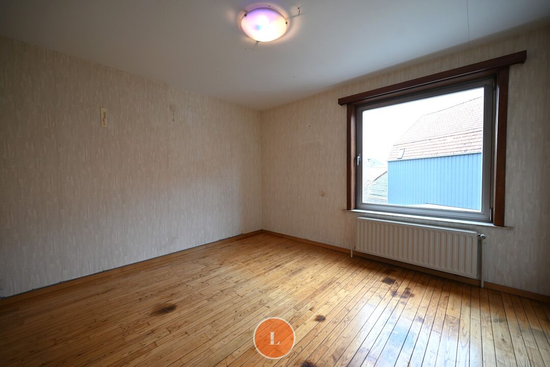 Appartement met 2 slaapkamers op dorpsplein te koop in Lendelede! foto 8