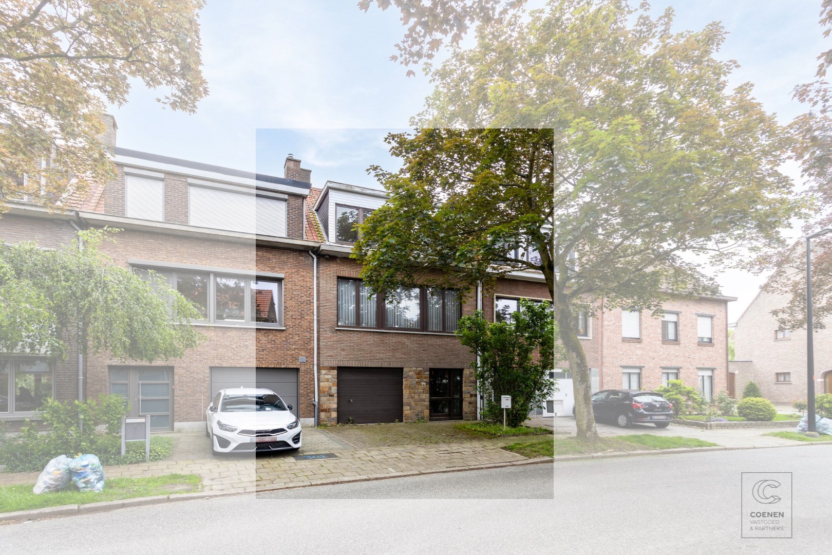 Te renoveren bel-étage woning (147 m² bew. opp.) met 2 slaapkamers en tuin, centraal gelegen in Borsbeek! foto 1