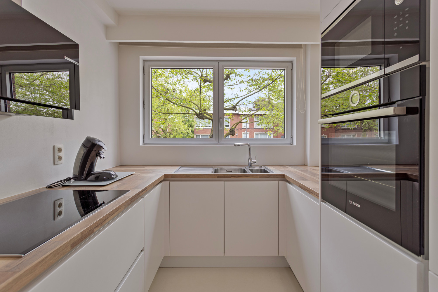 Instapklaar trendy appartement op wandelafstand van het Boekenberg Park met 3 slks, ruim terras en garagebox! foto 12