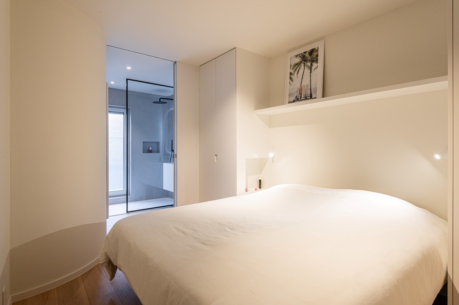 Prachtig gerenoveerd 3-slaapkamer appartement met terras en mooi zijdelings zeezicht gelegen in het centrum van Knokke op enkele meters van het strand.  foto 34
