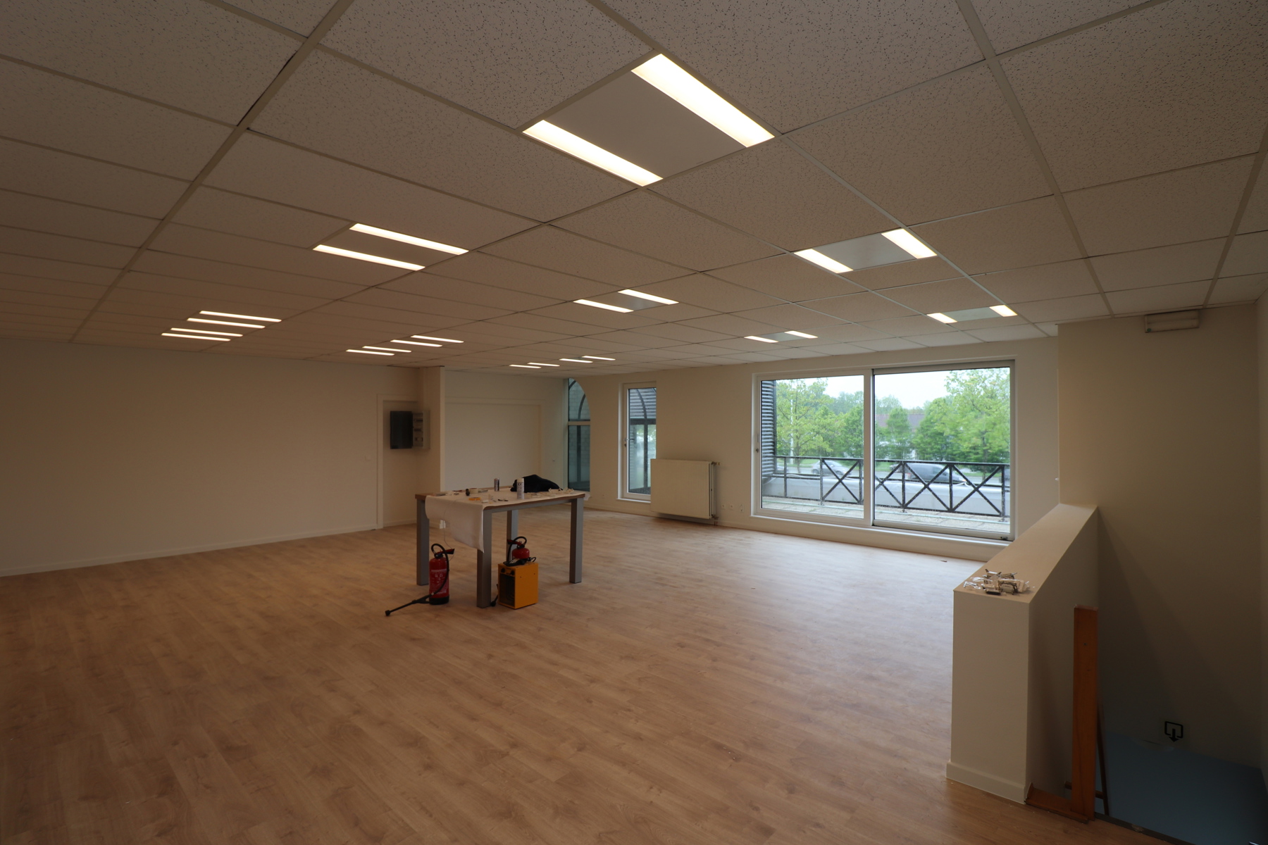 Ruime kantoorruimte van ca. 150m² op de 1ste verdieping met voldoende parking -  Gelegen aan de Ring van Herentals. foto 1
