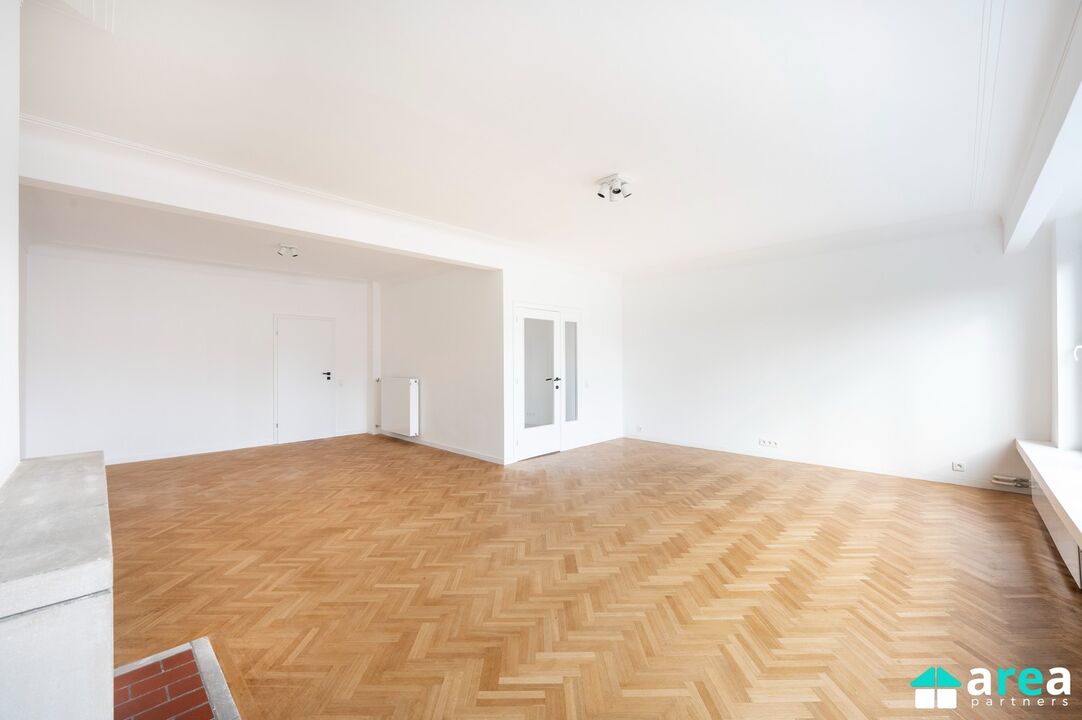 Volledig gerenoveerd ruim appartement met terras! foto 5