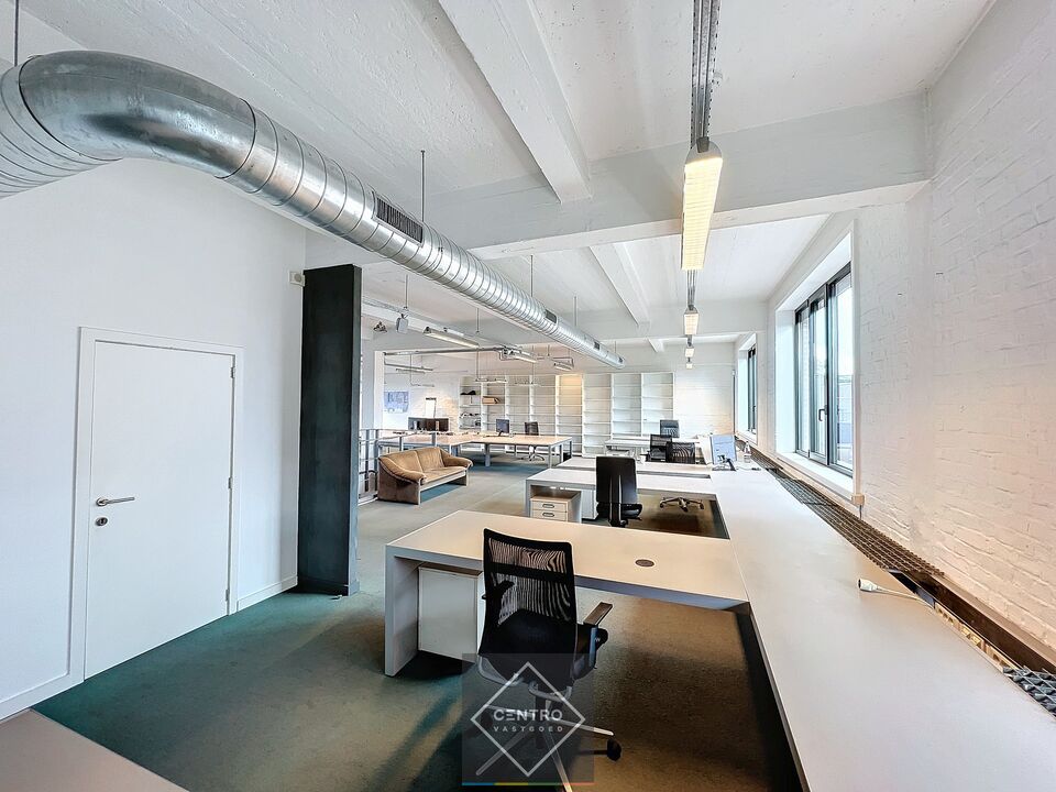 BEMEUBELDE trendy, lichtrijke kantoorruimte  te huur in centrum Roeselare ! foto 11