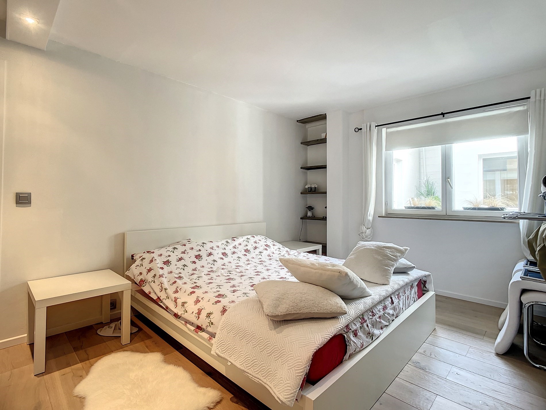 ONGEMEUBELD - Ruim gelijkvloers appartement met een oppervlakte van 240 m2 gelegen in het centrum van Knokke. foto 10
