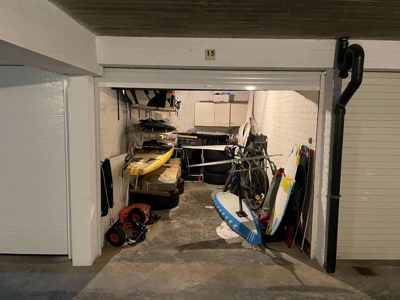 Ruime garagebox op de -I op uitstekende locatie foto 3
