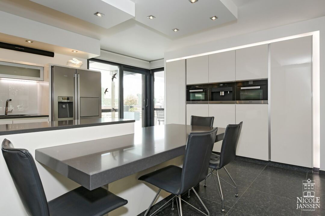 Schitterend ruim luxe-appartement van ca. 161m² met royaal terras in het centrum van Lanaken foto 10