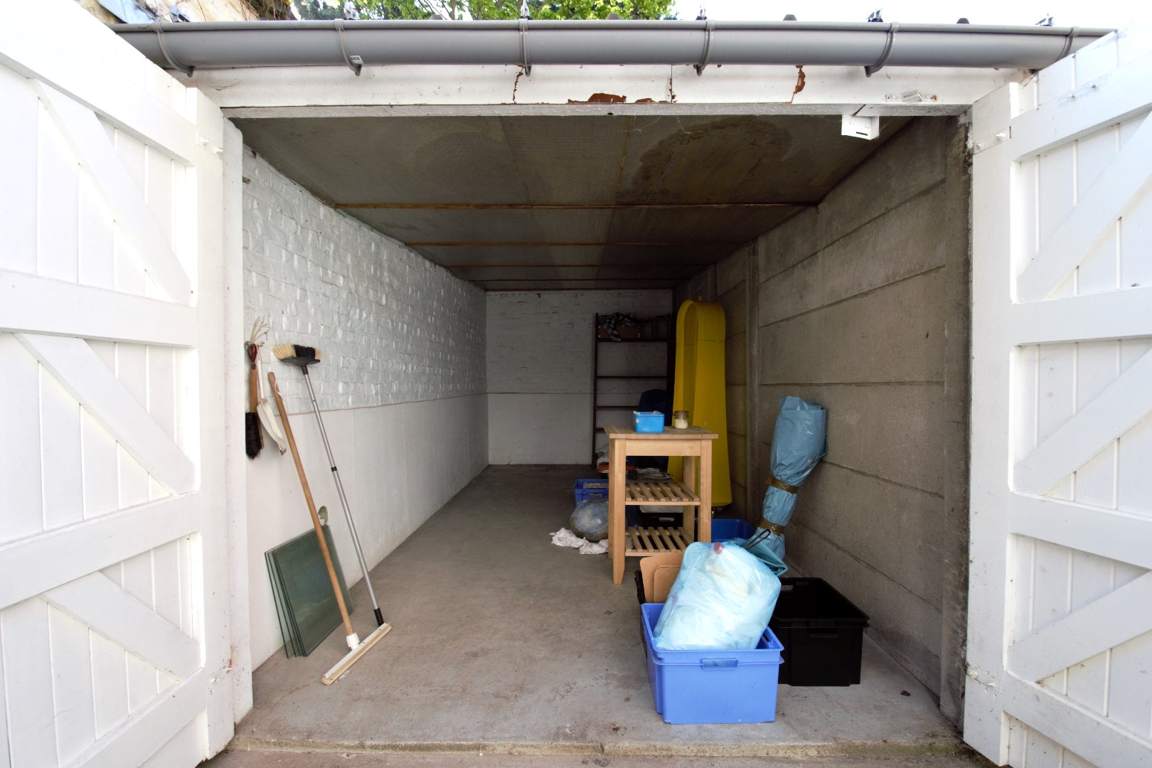 Ruime afgesloten garagebox aan de Eedverbondkaai foto 1