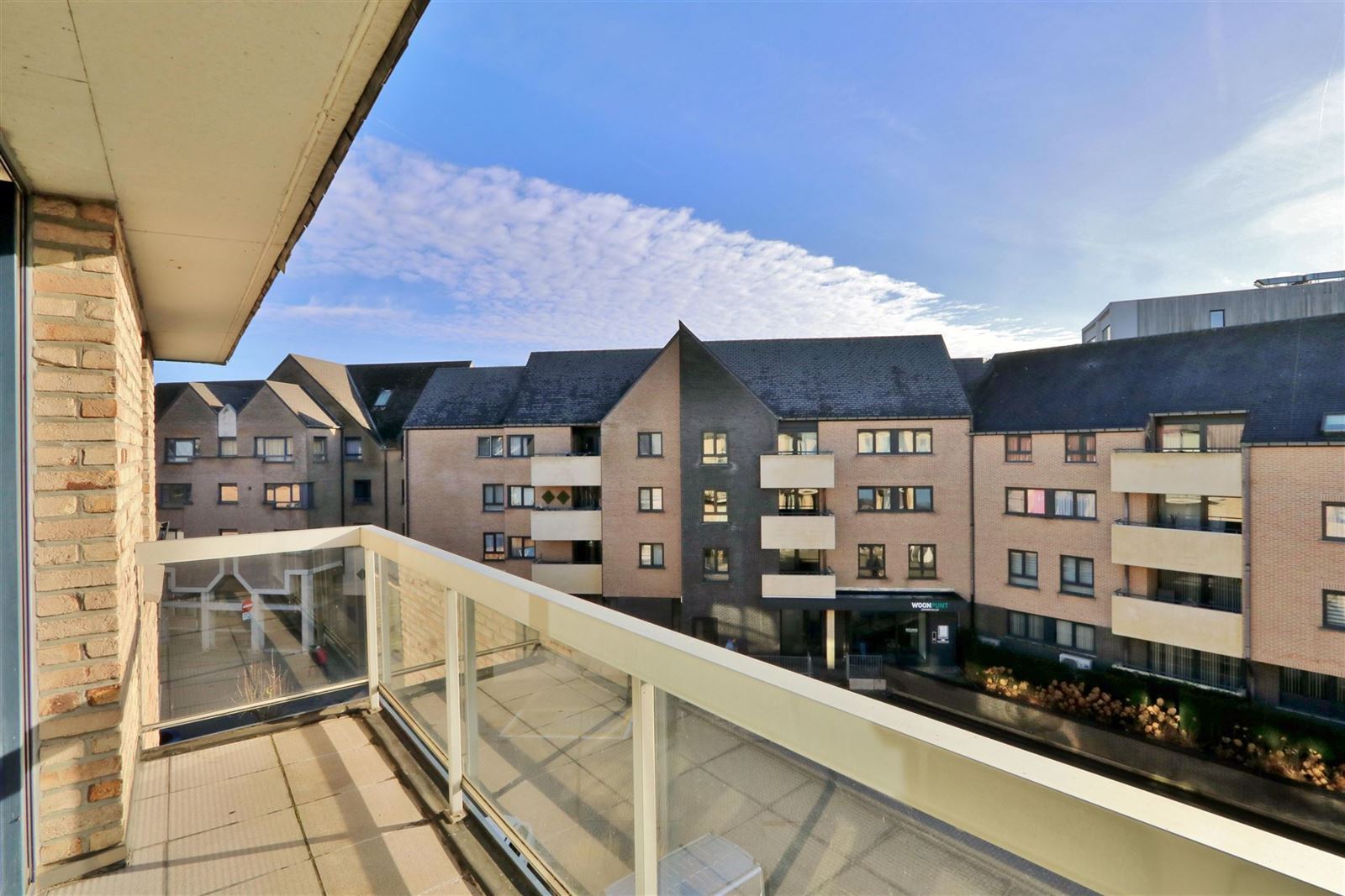 Centraal gelegen Appartement te stad Halle op derde verdieping met 2 slaapkamers, terras en staanplaats foto 4