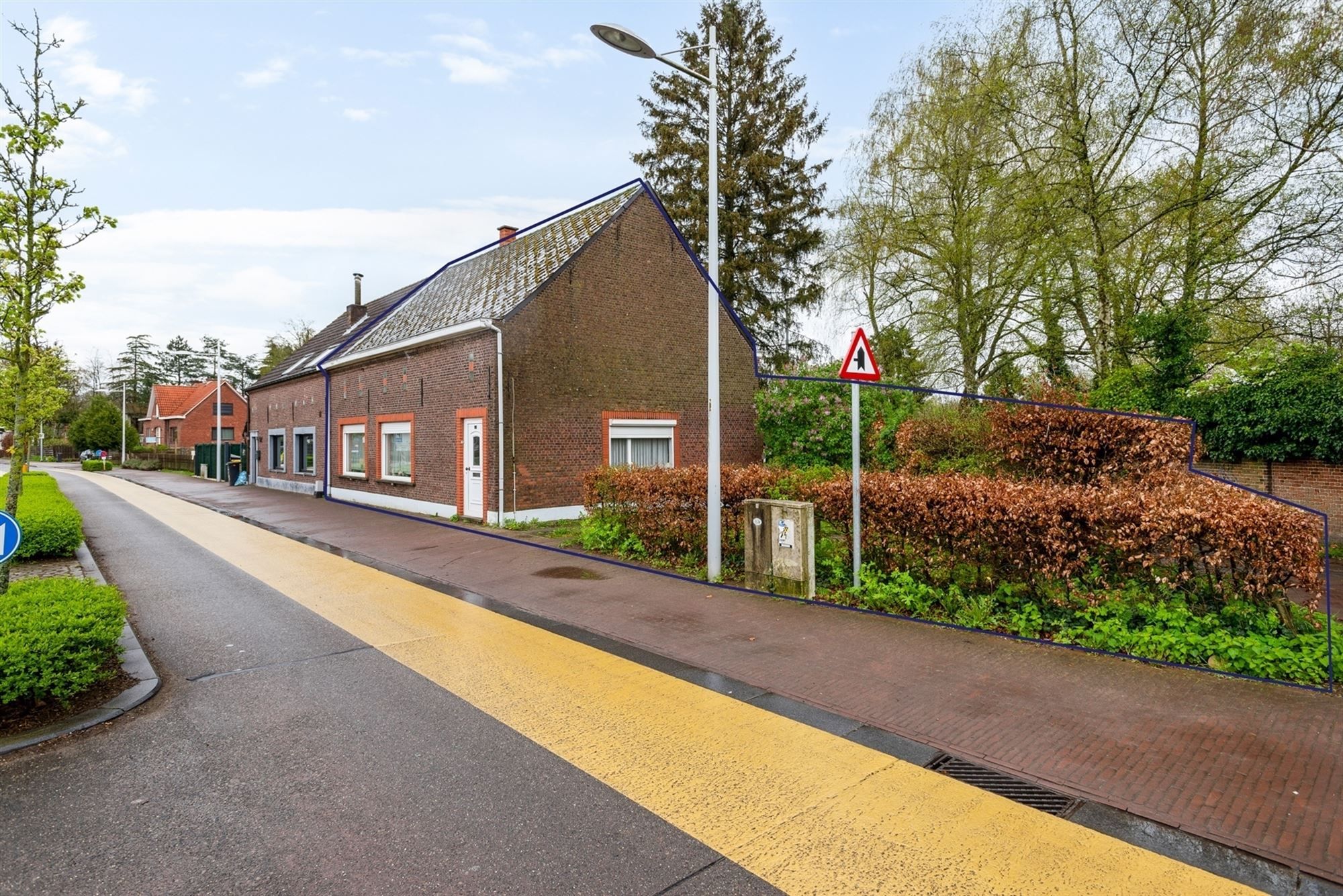 Te renoveren woning in het centrum van Bonheiden. foto 2