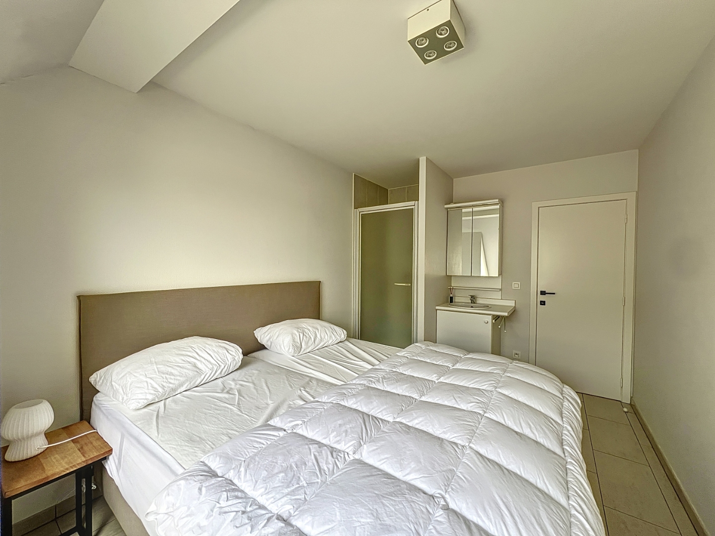 Centraal gelegen duplex-appartement met twee slaapkamers foto 11