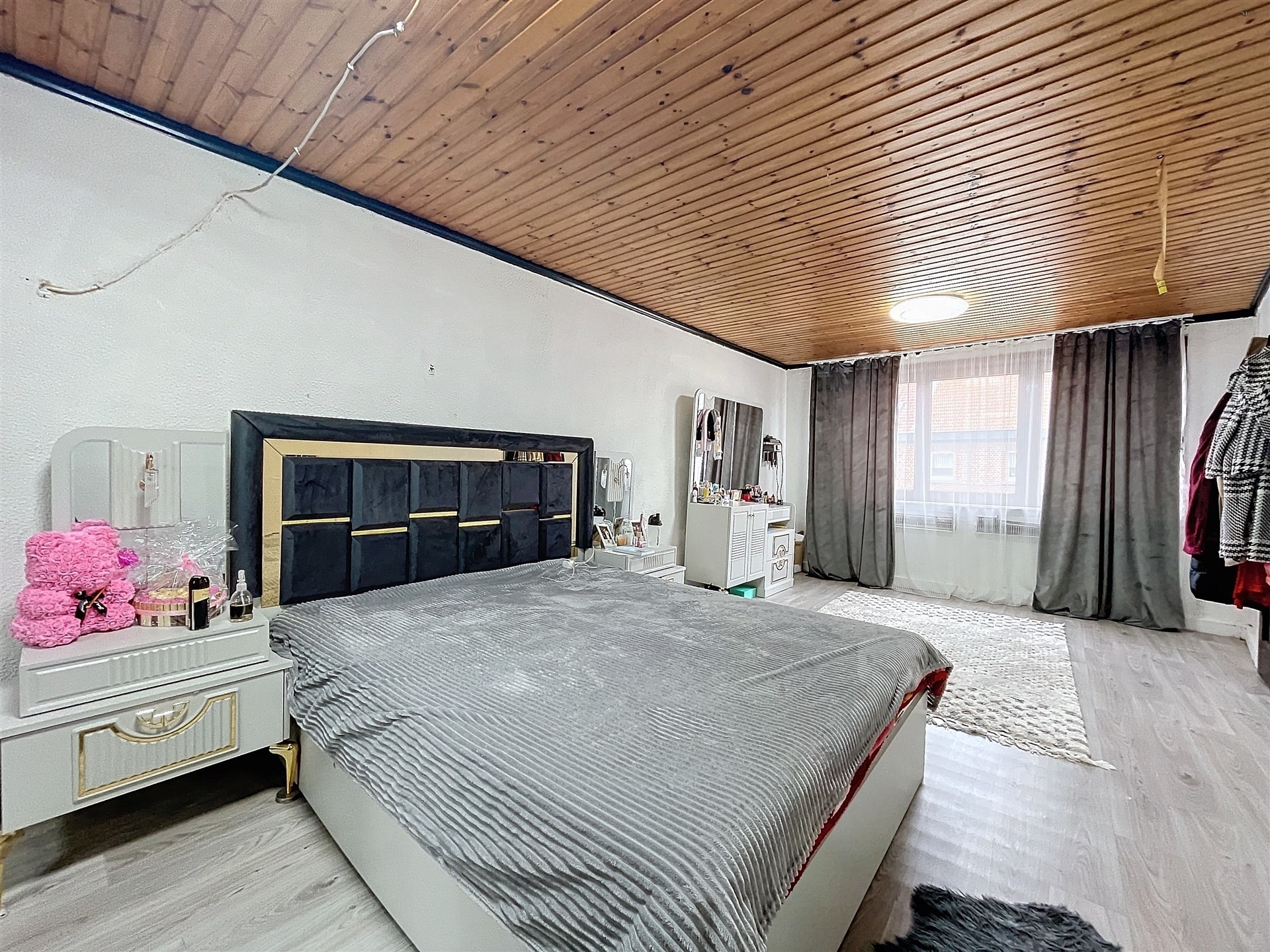 Op te frissen 5 slaapkamer woning met garage in het centrum van Sint-Niklaas. foto 12