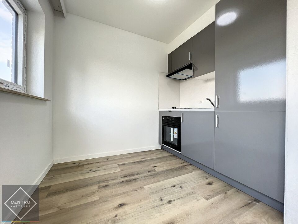 3 volledig vernieuwde VERHUURDE studio's  van ± 40m²  op GUNSTIGE LIGGING te centrum Roeselare. foto 11