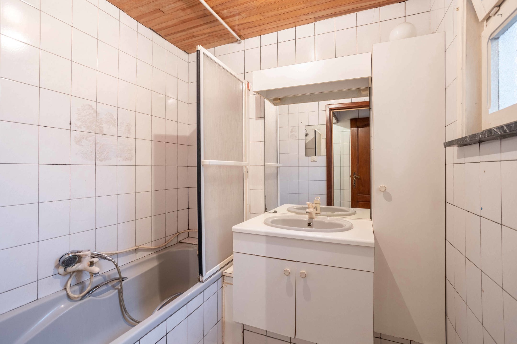 Rustig gelegen te renoveren woning foto 8