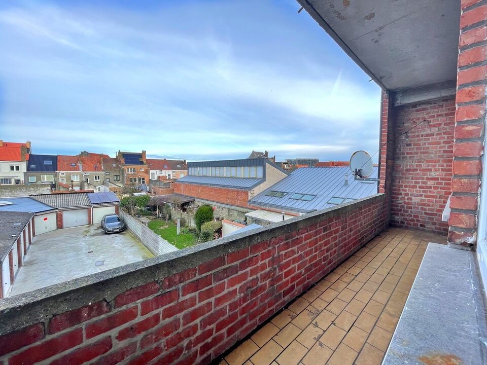 Op te frissen en energiezuinig appartement met terras te Oostende foto 2