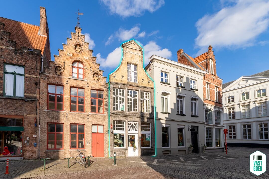 Grondig vernieuwde woning met horecazaak, vergunde B&B, ruime woonst en tuin met zicht op het water in hartje Brugge. foto 1