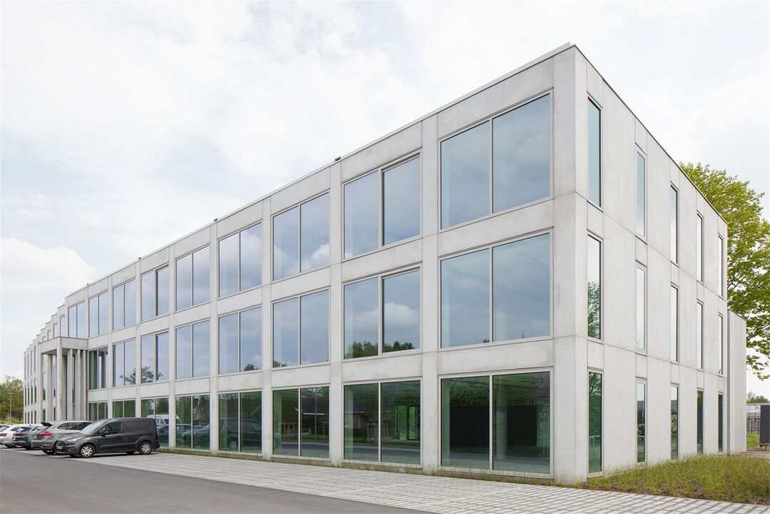 Unieke en duurzame BEN-kantoorruimte van 445m² op uitstekende locatie met grote visibiliteit foto 4