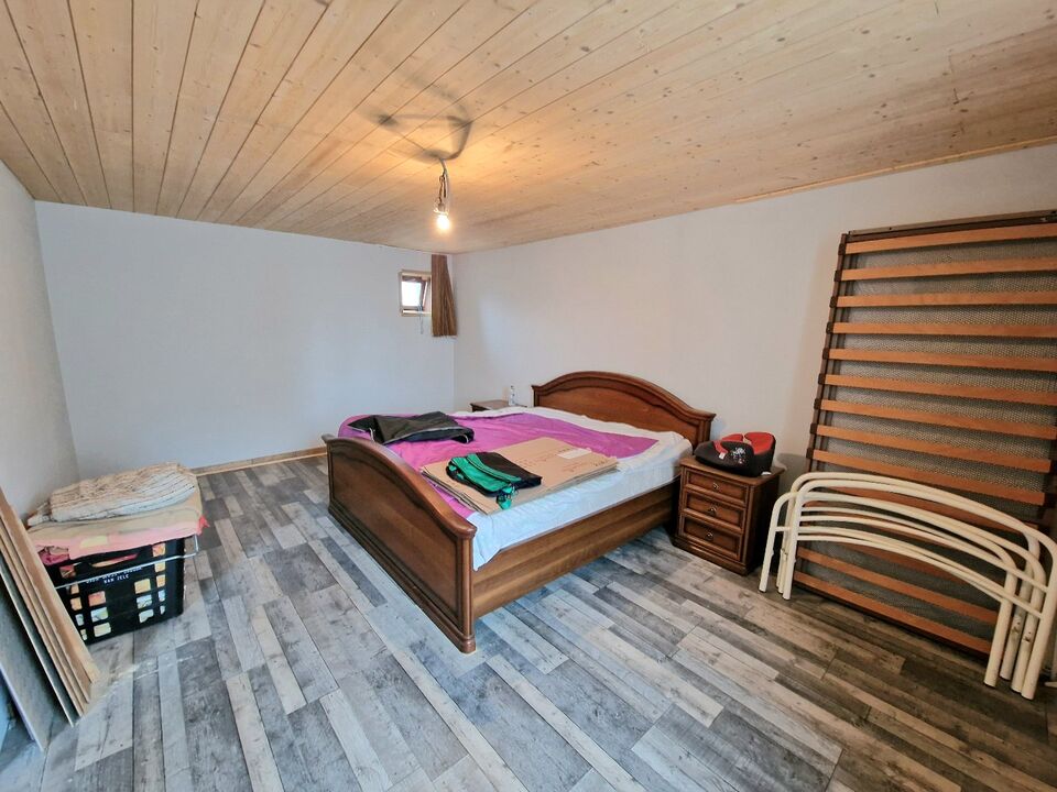 Krombeke - Deels gerenoveerde HOB voorzien van 2 slaapkamers (3 mogelijk), ruim atelier en garage.  foto 10
