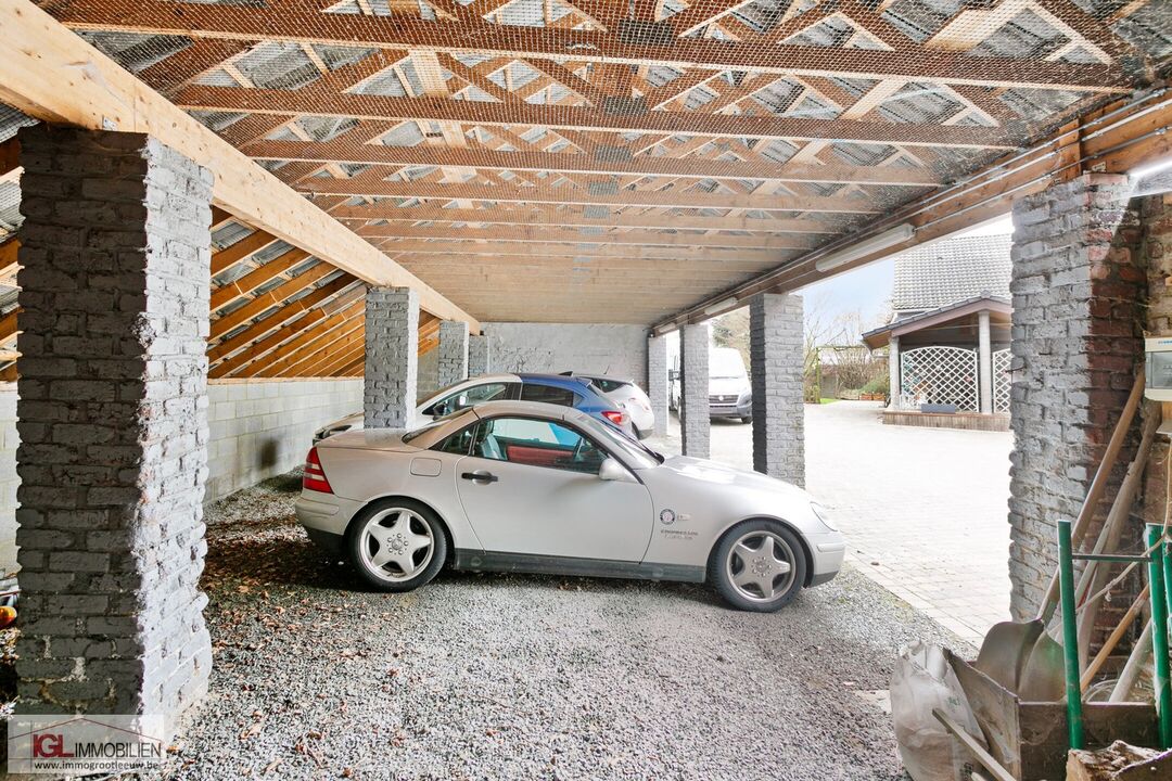 Karaktervolle hoeve (345m²) met schuur (300m²) & garages (212m²) foto 34
