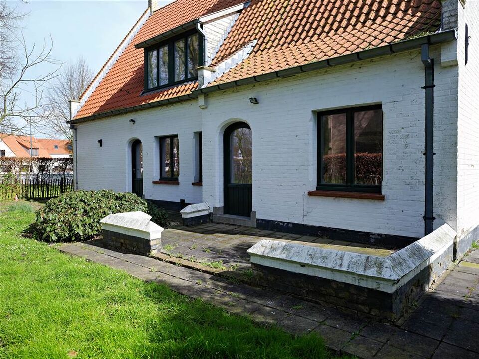 Oostkerke Uniek wonen in voormalige Pastoriewoning met grote tuin en garage foto 37