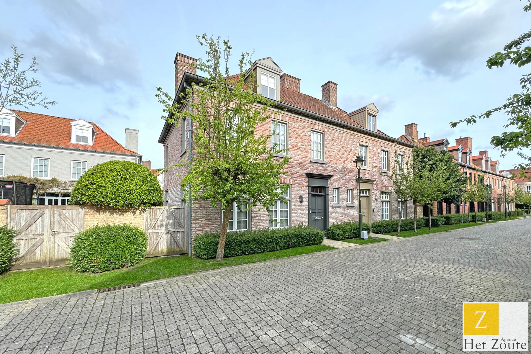 Gemeubelde villa met tuin in het Witteduivenhof te Knokke foto 1