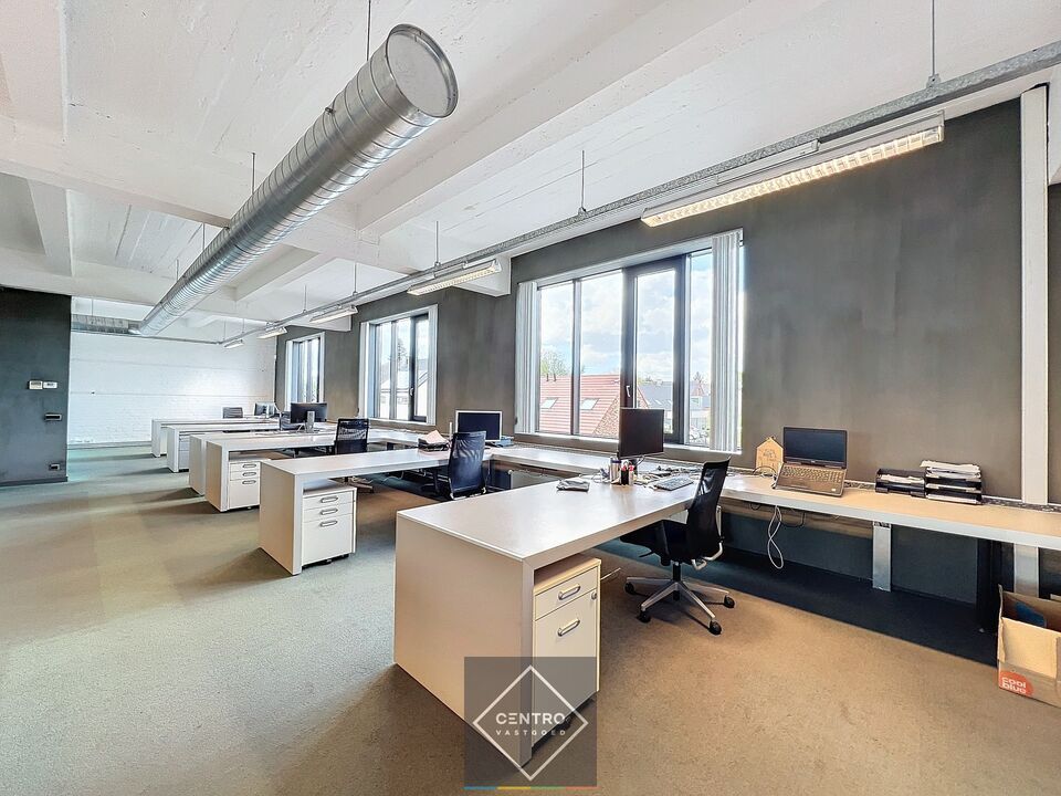 BEMEUBELDE trendy, lichtrijke kantoorruimte  te huur in centrum Roeselare ! foto 16