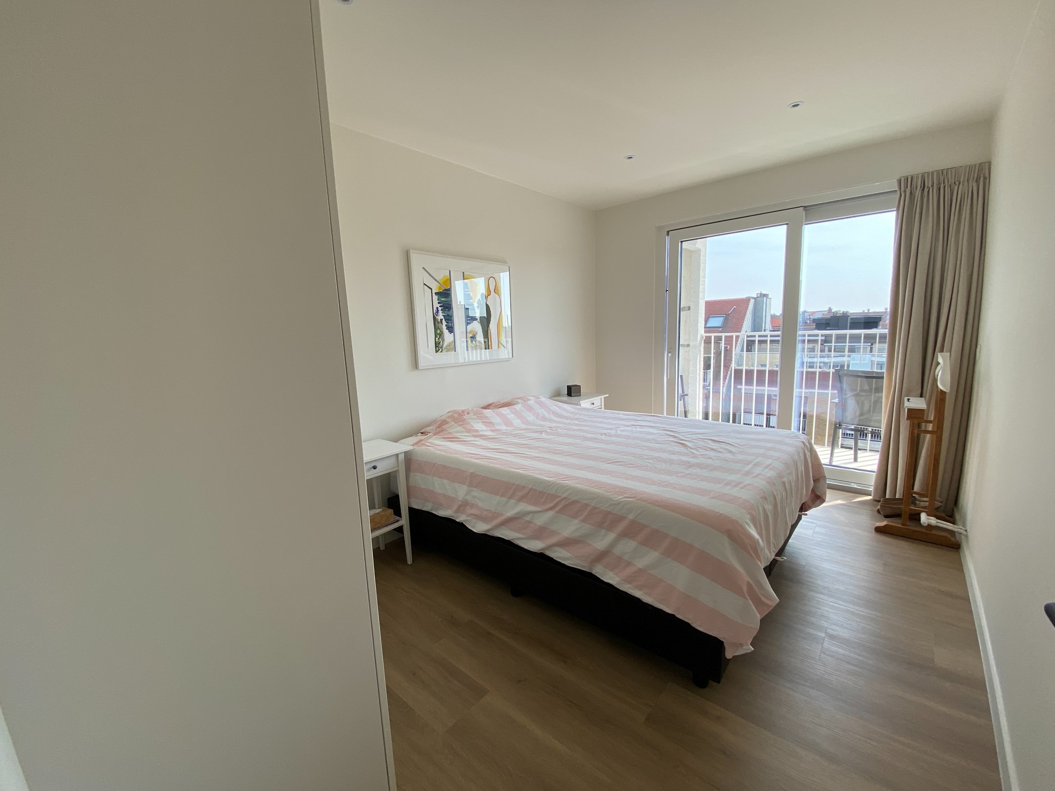 GEMEUBELD - Modern ingericht appartement met 2 volwaardige slaapkamers gelegen in de Lippenslaan. foto 14