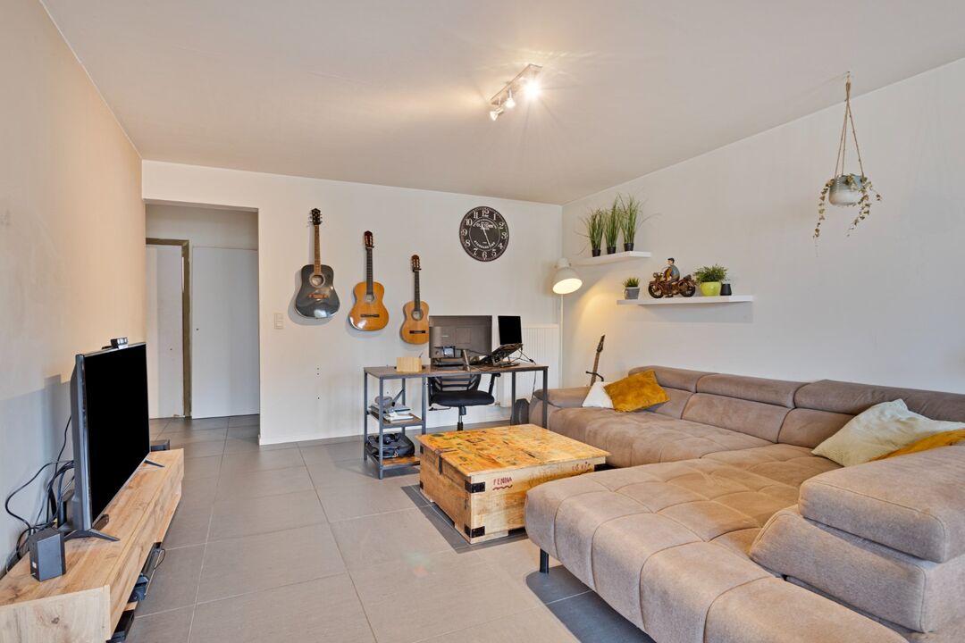 Gelijkvloers appartement met 2 SLPKS en terras gunstig gelegen in Dessel ! foto 3