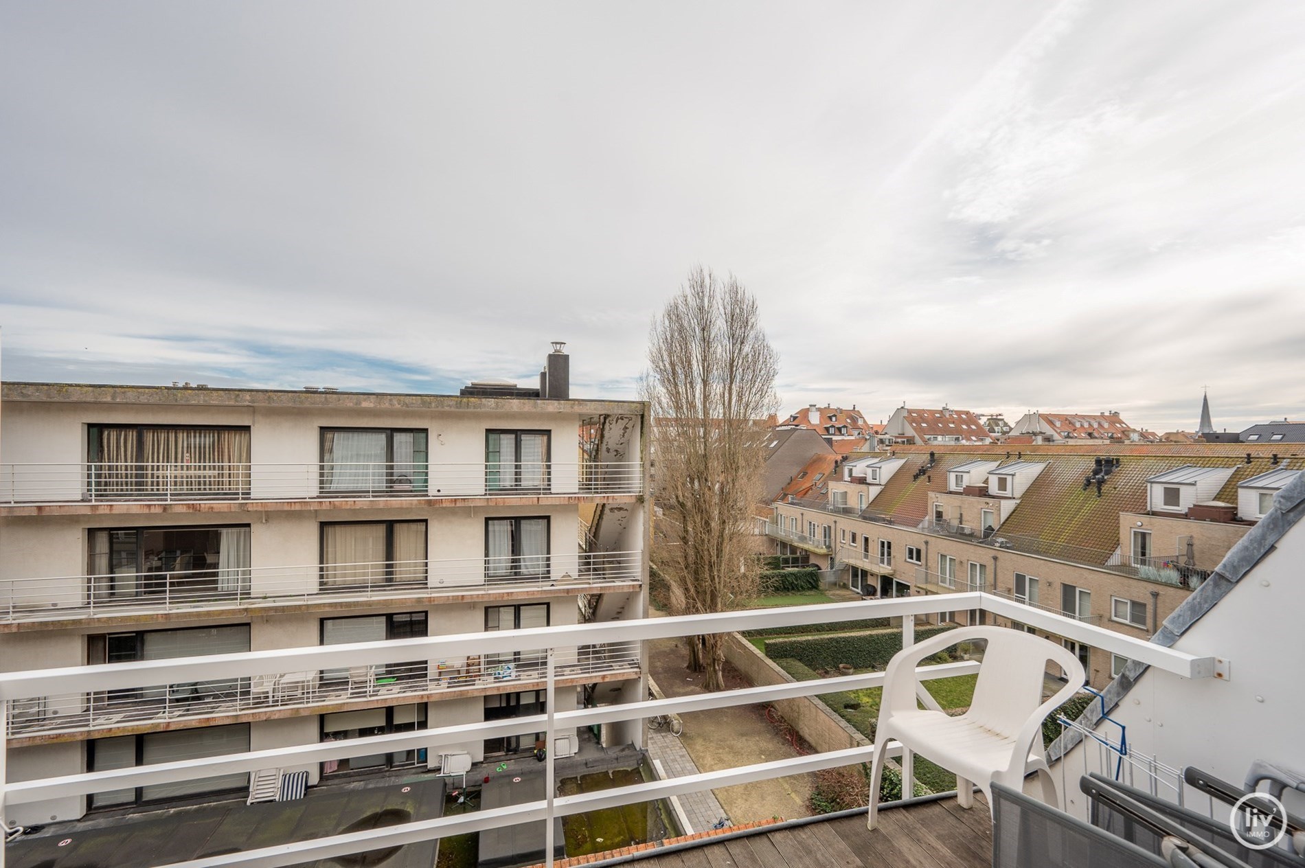 Ruim (145m2) penthouse met 4 slaapkamers en mooi terras op wandelafstand van het Albertstrand en Lippenslaan.  foto 13