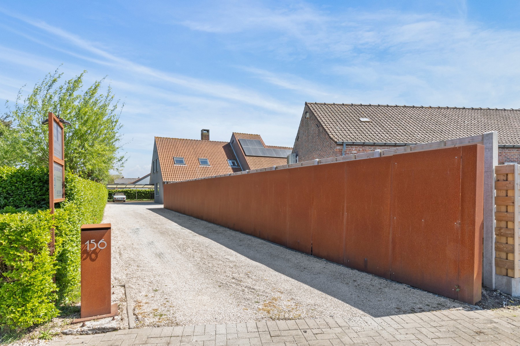 Prachtig afgewerkte woning met praktijkruimte en zuid gerichte tuin te Brugge foto 18