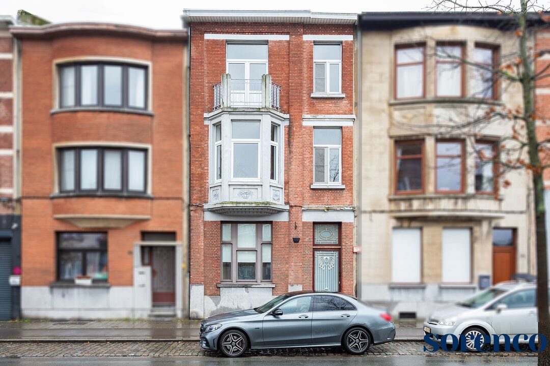 Karaktervolle en uitstekend onderhouden herenwoning met 4 slaapkamers, een stadstuin te Antwerpen  foto 1