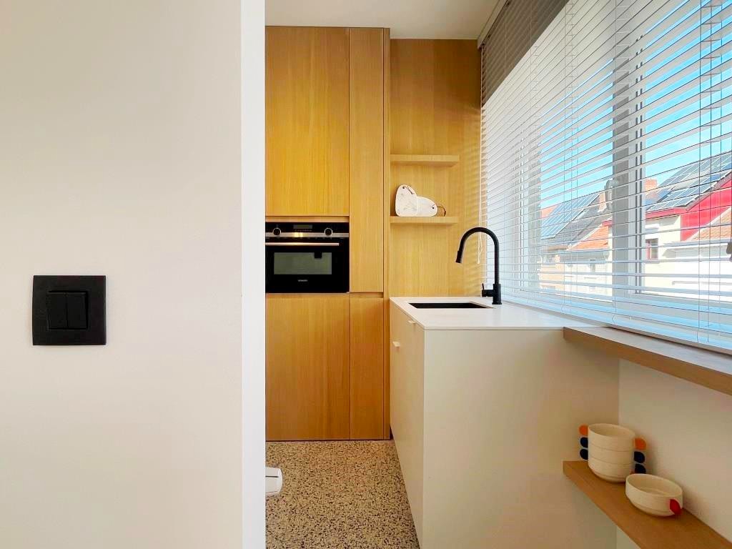 Gerenoveerd zonnig appartement met 2 ruime slaapkamers nabij centrum Gent. foto 4
